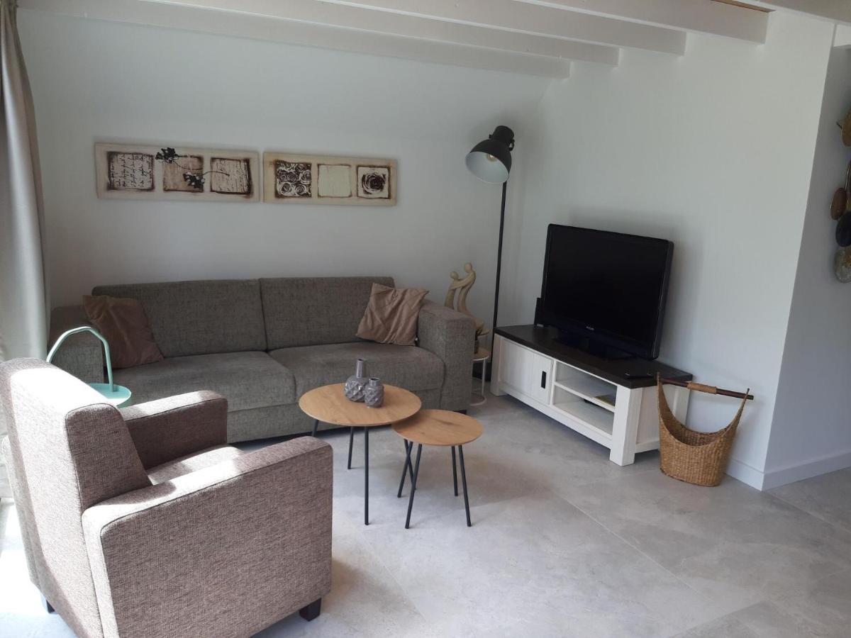 Stylish Holiday Home By The Sea Tuitjenhorn Екстер'єр фото