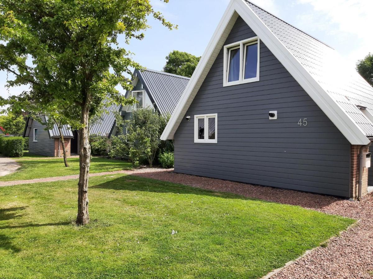 Stylish Holiday Home By The Sea Tuitjenhorn Екстер'єр фото