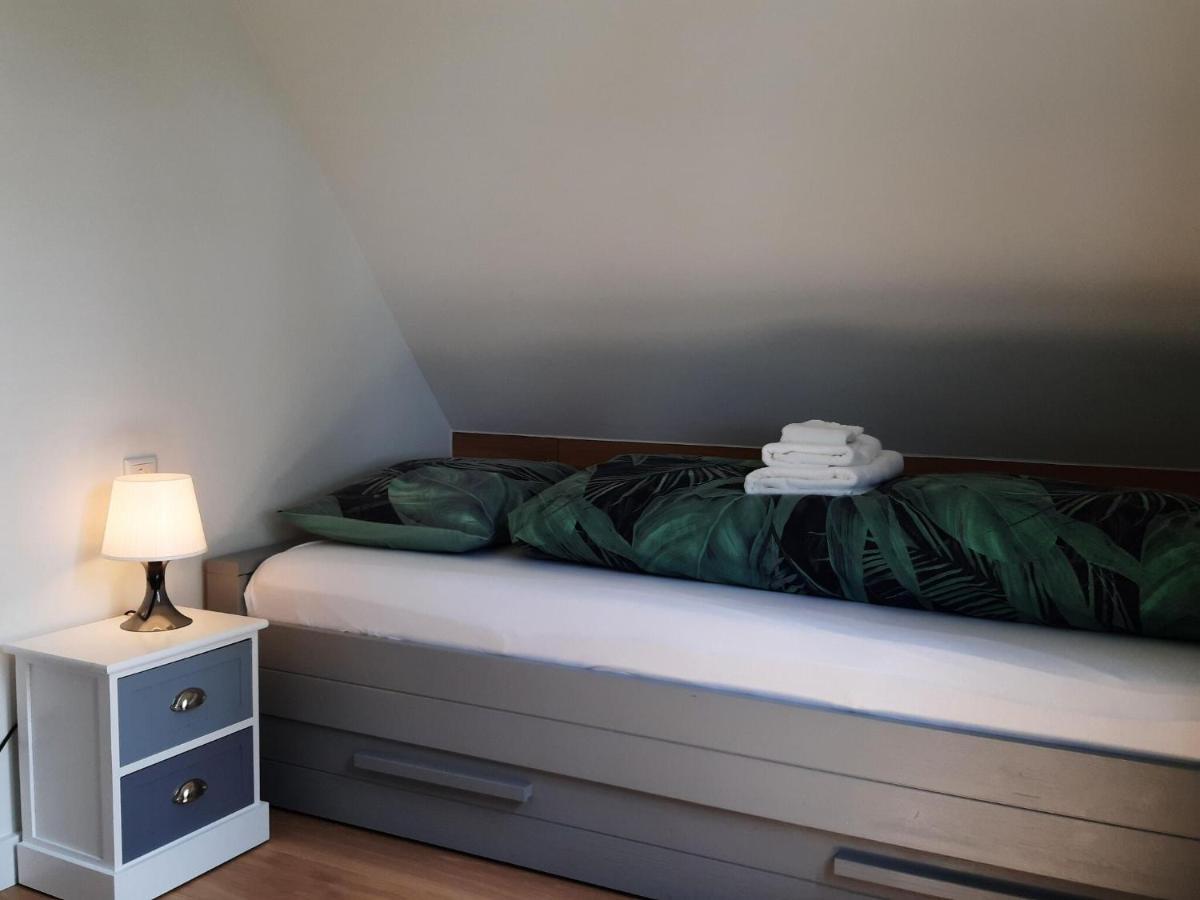 Stylish Holiday Home By The Sea Tuitjenhorn Екстер'єр фото