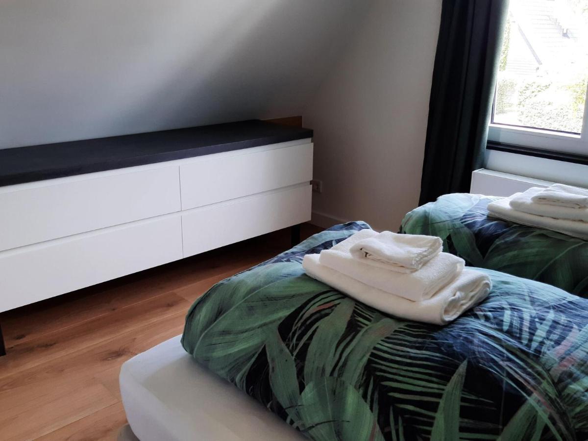 Stylish Holiday Home By The Sea Tuitjenhorn Екстер'єр фото